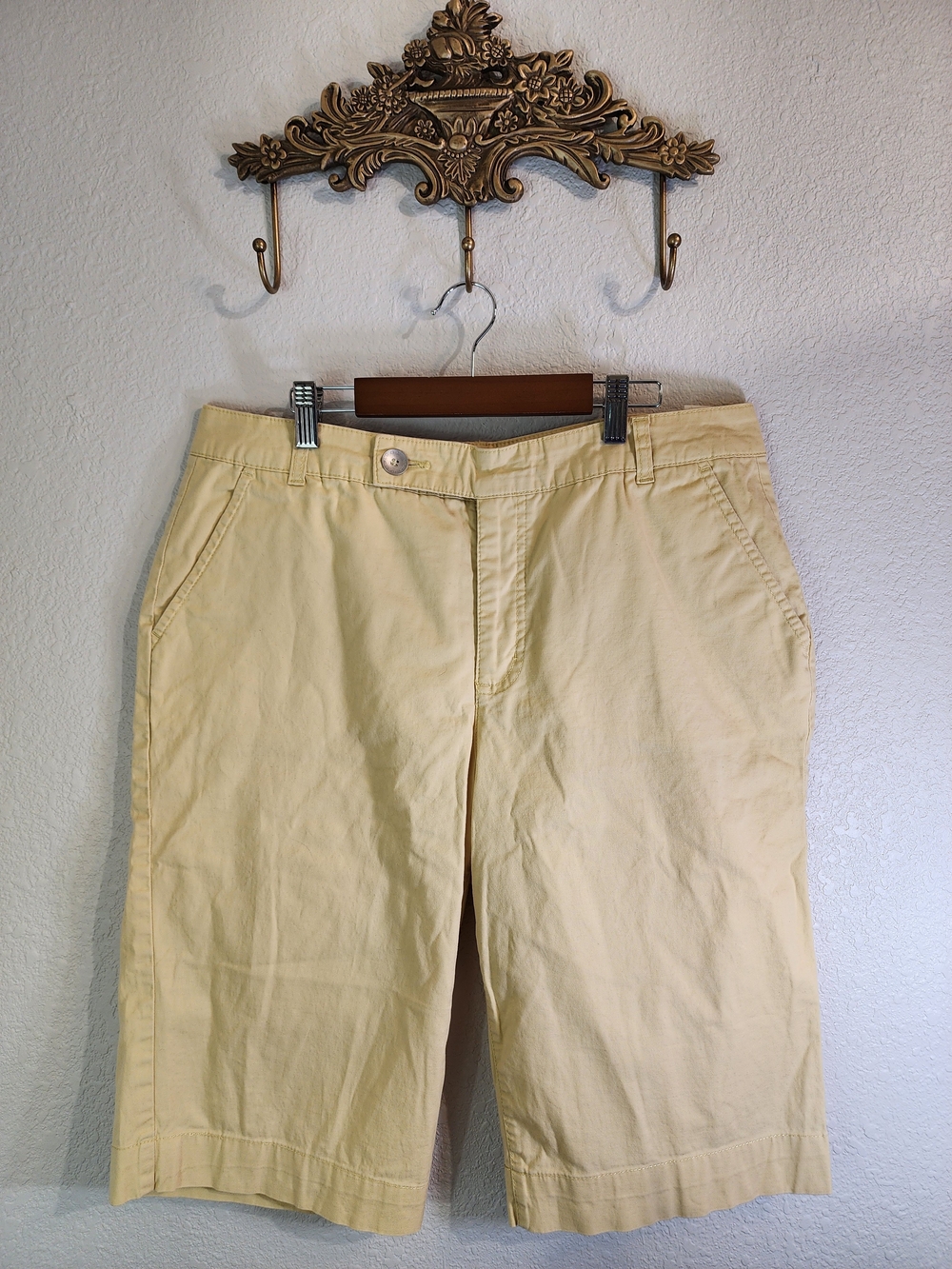 Bandolino Ivette Bermuda Shorts - Size 14 Pastel Yellow Like New